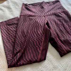 Lululemon crops - RARE PATTERN! 🍋